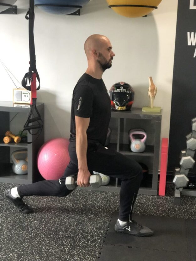 walking lunges step 1